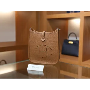 エヴリン ミニ クレマンス ゴールド シルバー金具