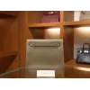 ケリーダンス スイフト エトゥープ シルバー金具