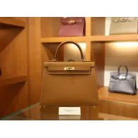 kelly-002