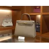 ケリー 28 エプソム エトゥープ ゴールド金具