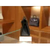 ケリーポシェット スイフト ブラック ゴールド金具
