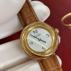 カルティエ「トリニティ」サークルモデル*中古市場で話題のレアアイテム～  金メッキシルバー+サファイアガラス 直径27mm（男女兼用）2WAYスタイリング エレガントな腕時計として トレンドのアームアクセサリーとして  伝統的な丸型に新風を吹き込む造形  軽量設計 サファイアガラス
