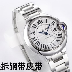 カルティエ 33mm ブルーバロン 「CARTIER Ballon Bleu」  重磅アップデート 新モデル登場 イタリアン本革使用！ベルトはオリジナル金型で製作したフォールディングクラスプを採用、最新バージョン！精工NH05 / 2671ムーブメント (2023年最新版)  時計愛好家の皆様、ぜひご賞味ください  クイックチェンジ、CNC彫刻  UVライト照射でリュウズの宝石が原版同様に赤色発光  5層構造の魚眼レンズ風サファイアガラス   青鋼製の時針・分針・秒針に焼入れ処理    