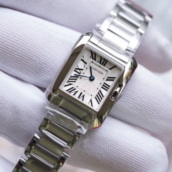 18K厚金メッキ VVSダイヤモンド カルティエ タンク アングレーズ 完全1:1レプリカ 最高傑作 純正品を3Dスキャンして原型製作 微調整を重ね寸法を完全一致 クラシックなタンクデザインを進化させた質感  滑らかに仕上げられたエッジ 9角形デザインを立体成型 多面カットスピネル採用 純正銀メッキ彫刻文字盤  輸入インク使用の精密印刷  焼入れ青鋼剣型針 ステンレスブレスレット  可動ネジ構造で脱落防止 ミシシッピワニ革  スイス製純正クォーツ Cal.057専用プレート搭載  驚異的な精度      