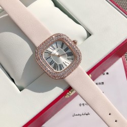 カルティエ タンク マスト ド カルティエ ヴィンテージモデル 入荷 *24K純金メッキ - 本物の輝き 輸入ワニ革ベルト** - 最高級ミシシッピアリゲーター使用   サファイアクリスタルリュウズ** - 透き通るような美しさ 23×30mmのコンパクトサイズ   ヴィンテージ加工施した裏蓋（職人手彫り）気品ある針と文字盤デザイン 防水仕様で日常使いに最適 輸入ワニ革ベルト サファイアクリスタルリュウズ** - 透き通るような美しさ    シンプルな2針デザインが醸し出す気品 - 豪華さとミステリアスな