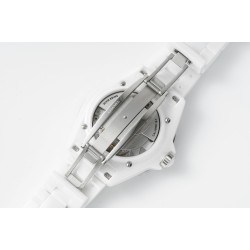 シャネルJ 12シリーズ イースト 新作 シャネルJ12 38mm スケルトン メカニカルモデル 純正品と同一の高密度強化セラミック採用  ムーブメント- Cal.ber12.1完全再現モデル搭載  スケルトン版は精巧な機械構造を可視化 文字盤技術* 市場唯一の樹脂製インデックス採用 ・純正互換スプリングバー（生耳）採用  サファイアガラス（両面無反射コーティング）  3気圧防水仕様 シャネルJ12シリーズの特徴的なモノクロデザインを、最新技術で完全再現。カジュアルからフォーマルまで幅広いスタイルに対応し