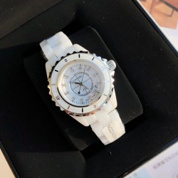 CHANELシャネル 腕時計 スイスから機械式ムーブメント J12 サファイア水晶ガラス防水200m単なるファッションウォッチではなく、伝統的時計技術とモダンデザインの融合シャネル J12 クォーツ モデル 単なるファッションウォッチではなく、伝統的時計技術とモダンデザインの融合  - 洗練されたシンプルなライン  不変のモノクロカラースキーム  - 細部まで追求した職人技  　- ハイテクセラミック+ステンレススクリューインリューズ   サファイアクリスタルガラス（両面無反射コーティング）  天然パール