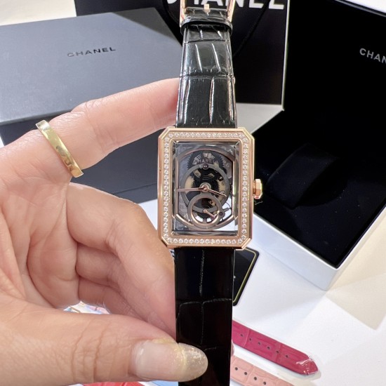 シャネル Chanel Boy·Friend Squelette シャネル ボイ・フレンド スケルトン 限定モデル［ダイヤモンド1480石］2024年 春の新作限定シリーズ*世界限定生産*スイス特注スケルトン手巻き機芯 3D立体切削サファイア 天然ブラックオニキス・カボション 北米産クロコダイルレザー（特許柔軟加工）1480ダイヤフルセッティング  