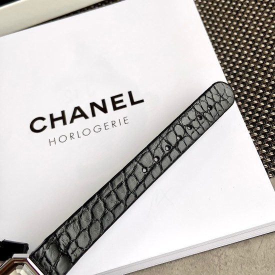 シャネル Chanel Boy·Friend Squelette シャネル ボイ・フレンド スケルトン 限定モデル［ダイヤモンド1480石］2024年 春の新作限定シリーズ*世界限定生産*スイス特注スケルトン手巻き機芯 3D立体切削サファイア 天然ブラックオニキス・カボション 北米産クロコダイルレザー（特許柔軟加工）1480ダイヤフルセッティング  