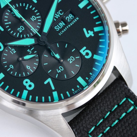 IWC アイ・ダブリュー・シー × メルセデスAMG マレーシアF1チーム コラボレーション特別モデル* WC アイ・ダブリュー・シー製自動巻きムーブメント搭載 モデル番号:IWC 388108 メンズ 43mmケース径 両面無反射コーティング施されたドーム型サファイアクリスタルガラス 伝統的なスクリューダウン式リューズで操作性を向上 *機能* 日付、曜日、クロノグラフ(秒計測) *ムーブメント* キャリバー69385 フルオートマティック機械式ムーブメント、28,800振動/時間(4Hz) *バ IWC アイ・ダブリュー・シー × メルセデスAMG マレーシアF1チーム コラボレーション特別モデル* WC アイ・ダブリュー・シー製自動巻きムーブメント搭載 モデル番号:IWC 388108 メンズ 43mmケース径 両面無反射コーティング施されたドーム型サファイアクリスタルガラス 伝統的なスクリューダウン式リューズで操作性を向上 *機能* 日付、曜日、クロノグラフ(秒計測) *ムーブメント* キャリバー69385 フルオートマティック機械式ムーブメント、28,800振動/時間(4Hz) *バ