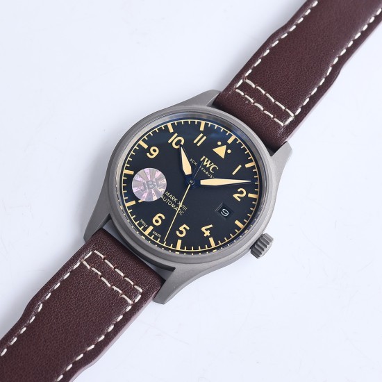 IWC アイ・ダブリュー・シー マークシリーズ フラッグシップモデル「スーパーチタニウム マーク XVIII」- IW327006、堂々登場! 素材・縫製・着け心地は本物100%再現。新開発のチタン製バックルも刻印・研磨が本物級で「見分け不可能」*三傑厳選メンズ機械式ムーブメント*SJが徹底的にこだわった超リアル実物写真を公開中 IWC アイ・ダブリュー・シー マークシリーズ フラッグシップモデル「スーパーチタニウム マーク XVIII」- IW327006、堂々登場! 素材・縫製・着け心地は本物100%再現。新開発のチタン製バックルも刻印・研磨が本物級で「見分け不可能」*三傑厳選メンズ機械式ムーブメント*SJが徹底的にこだわった超リアル実物写真を公開中
