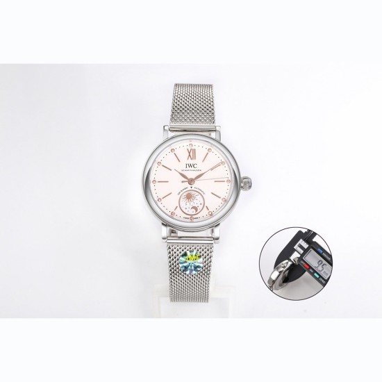 【JMF.Factory】匠の心が生んだ最高峰レプリカ*IWC アイ・ダブリュー・シー ポートフィノ デイ&ナイト Ref.IW659802(谷愛凌モデル)* 34mm×9.5mmのコンパクトケースが詩的な日替わり表示を表現。華やかなダイヤモンドセッティングと相まって、他を圧倒する美しさを実現。業界初の「超薄型ケース」を完全再現*正品を分解・計測し、厚み9.5mmを忠実に再現。星辰(昼夜表示盤)の位置も正品と寸分違わず市販の2824ムーブメントではなく、**JMF独占開発の「美優達35180カスタム版」* 【JMF.Factory】匠の心が生んだ最高峰レプリカ*IWC アイ・ダブリュー・シー ポートフィノ デイ&ナイト Ref.IW659802(谷愛凌モデル)* 34mm×9.5mmのコンパクトケースが詩的な日替わり表示を表現。華やかなダイヤモンドセッティングと相まって、他を圧倒する美しさを実現。業界初の「超薄型ケース」を完全再現*正品を分解・計測し、厚み9.5mmを忠実に再現。星辰(昼夜表示盤)の位置も正品と寸分違わず市販の2824ムーブメントではなく、**JMF独占開発の「美優達35180カスタム版」*