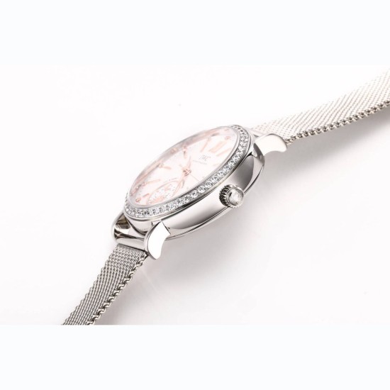 【JMF.Factory】匠の心が生んだ最高峰レプリカ*IWC アイ・ダブリュー・シー ポートフィノ デイ&ナイト Ref.IW659802(谷愛凌モデル)* 34mm×9.5mmのコンパクトケースが詩的な日替わり表示を表現。華やかなダイヤモンドセッティングと相まって、他を圧倒する美しさを実現。業界初の「超薄型ケース」を完全再現*正品を分解・計測し、厚み9.5mmを忠実に再現。星辰(昼夜表示盤)の位置も正品と寸分違わず市販の2824ムーブメントではなく、**JMF独占開発の「美優達35180カスタム版」* 【JMF.Factory】匠の心が生んだ最高峰レプリカ*IWC アイ・ダブリュー・シー ポートフィノ デイ&ナイト Ref.IW659802(谷愛凌モデル)* 34mm×9.5mmのコンパクトケースが詩的な日替わり表示を表現。華やかなダイヤモンドセッティングと相まって、他を圧倒する美しさを実現。業界初の「超薄型ケース」を完全再現*正品を分解・計測し、厚み9.5mmを忠実に再現。星辰(昼夜表示盤)の位置も正品と寸分違わず市販の2824ムーブメントではなく、**JMF独占開発の「美優達35180カスタム版」*