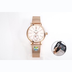 【JMF.Factory】職人の魂が込められた最高峰レプリカ IWC アイ・ダブリュー・シー ポートフィノ デイ＆ナイト IW659802（谷愛凌モデル）34mm×9.5mmのスリムケースが織りなす詩的な日替わり表示機能。華麗なダイヤモンドセッティングと相まって、他に類を見ない美しさを実現しました。- 正品を分解・計測し、厚さ9.5mmを忠実に再現- 熟練職人による手作業での精密仕上げ -- 24時間で1回転する金製の太陽＆月表示- 12個のダイヤモンドインデックス（各時標に1石）- サンレイ仕上げ文字盤