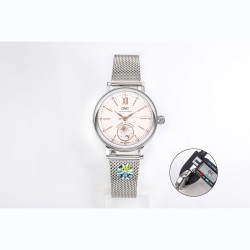 【JMF.Factory】職人の魂が込められた最高峰レプリカ IWC アイ・ダブリュー・シー ポートフィノ デイ＆ナイト IW659802（谷愛凌モデル）34mm×9.5mmのスリムケースが織りなす詩的な日替わり表示機能。華麗なダイヤモンドセッティングと相まって、他に類を見ない美しさを実現しました。- 正品を分解・計測し、厚さ9.5mmを忠実に再現- 熟練職人による手作業での精密仕上げ -- 24時間で1回転する金製の太陽＆月表示- 12個のダイヤモンドインデックス（各時標に1石）- サンレイ仕上げ文字盤