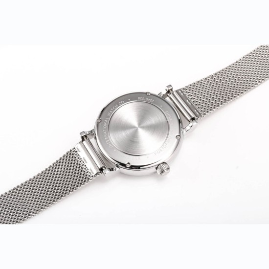 【JMF.Factory】職人の魂が込められた最高峰レプリカ IWC アイ・ダブリュー・シー ポートフィノ デイ&ナイト IW659802(谷愛凌モデル)34mm×9.5mmのスリムケースが織りなす詩的な日替わり表示機能。華麗なダイヤモンドセッティングと相まって、他に類を見ない美しさを実現しました。- 正品を分解・計測し、厚さ9.5mmを忠実に再現- 熟練職人による手作業での精密仕上げ -- 24時間で1回転する金製の太陽&月表示- 12個のダイヤモンドインデックス(各時標に1石)- サンレイ仕上げ文字盤 【JMF.Factory】職人の魂が込められた最高峰レプリカ IWC アイ・ダブリュー・シー ポートフィノ デイ&ナイト IW659802(谷愛凌モデル)34mm×9.5mmのスリムケースが織りなす詩的な日替わり表示機能。華麗なダイヤモンドセッティングと相まって、他に類を見ない美しさを実現しました。- 正品を分解・計測し、厚さ9.5mmを忠実に再現- 熟練職人による手作業での精密仕上げ -- 24時間で1回転する金製の太陽&月表示- 12個のダイヤモンドインデックス(各時標に1石)- サンレイ仕上げ文字盤