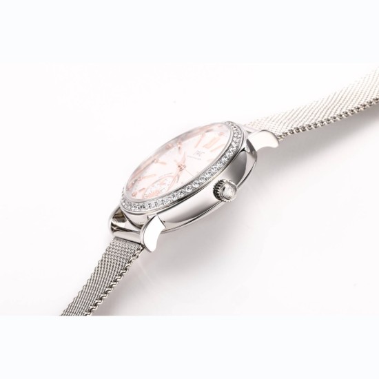 【JMF.Factory】職人の魂が込められた最高峰レプリカ IWC アイ・ダブリュー・シー ポートフィノ デイ&ナイト IW659802(谷愛凌モデル)34mm×9.5mmのスリムケースが織りなす詩的な日替わり表示機能。華麗なダイヤモンドセッティングと相まって、他に類を見ない美しさを実現しました。- 正品を分解・計測し、厚さ9.5mmを忠実に再現- 熟練職人による手作業での精密仕上げ -- 24時間で1回転する金製の太陽&月表示- 12個のダイヤモンドインデックス(各時標に1石)- サンレイ仕上げ文字盤 【JMF.Factory】職人の魂が込められた最高峰レプリカ IWC アイ・ダブリュー・シー ポートフィノ デイ&ナイト IW659802(谷愛凌モデル)34mm×9.5mmのスリムケースが織りなす詩的な日替わり表示機能。華麗なダイヤモンドセッティングと相まって、他に類を見ない美しさを実現しました。- 正品を分解・計測し、厚さ9.5mmを忠実に再現- 熟練職人による手作業での精密仕上げ -- 24時間で1回転する金製の太陽&月表示- 12個のダイヤモンドインデックス(各時標に1石)- サンレイ仕上げ文字盤