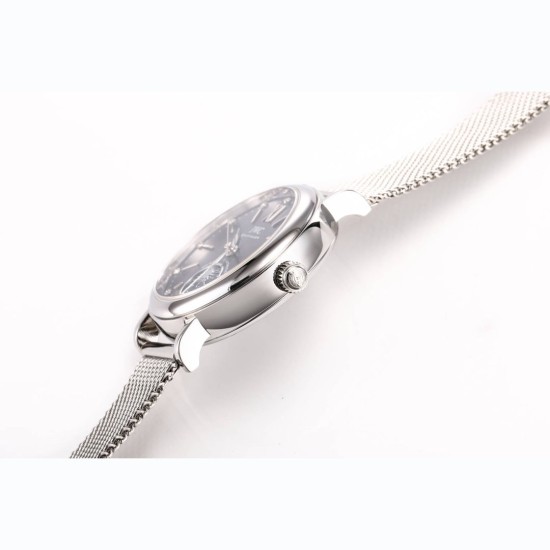 【JMF.Factory】職人の魂が込められた最高峰レプリカ IWC アイ・ダブリュー・シー ポートフィノ デイ&ナイト IW659802(谷愛凌モデル)34mm×9.5mmのスリムケースが織りなす詩的な日替わり表示機能。華麗なダイヤモンドセッティングと相まって、他に類を見ない美しさを実現しました。- 正品を分解・計測し、厚さ9.5mmを忠実に再現- 熟練職人による手作業での精密仕上げ -- 24時間で1回転する金製の太陽&月表示- 12個のダイヤモンドインデックス(各時標に1石)- サンレイ仕上げ文字盤 【JMF.Factory】職人の魂が込められた最高峰レプリカ IWC アイ・ダブリュー・シー ポートフィノ デイ&ナイト IW659802(谷愛凌モデル)34mm×9.5mmのスリムケースが織りなす詩的な日替わり表示機能。華麗なダイヤモンドセッティングと相まって、他に類を見ない美しさを実現しました。- 正品を分解・計測し、厚さ9.5mmを忠実に再現- 熟練職人による手作業での精密仕上げ -- 24時間で1回転する金製の太陽&月表示- 12個のダイヤモンドインデックス(各時標に1石)- サンレイ仕上げ文字盤