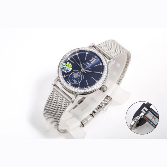 【JMF.Factory】職人の魂が込められた最高峰レプリカ IWC アイ・ダブリュー・シー ポートフィノ デイ&ナイト IW659802(谷愛凌モデル)34mm×9.5mmのスリムケースが織りなす詩的な日替わり表示機能。華麗なダイヤモンドセッティングと相まって、他に類を見ない美しさを実現しました。- 正品を分解・計測し、厚さ9.5mmを忠実に再現- 熟練職人による手作業での精密仕上げ -- 24時間で1回転する金製の太陽&月表示- 12個のダイヤモンドインデックス(各時標に1石)- サンレイ仕上げ文字盤 【JMF.Factory】職人の魂が込められた最高峰レプリカ IWC アイ・ダブリュー・シー ポートフィノ デイ&ナイト IW659802(谷愛凌モデル)34mm×9.5mmのスリムケースが織りなす詩的な日替わり表示機能。華麗なダイヤモンドセッティングと相まって、他に類を見ない美しさを実現しました。- 正品を分解・計測し、厚さ9.5mmを忠実に再現- 熟練職人による手作業での精密仕上げ -- 24時間で1回転する金製の太陽&月表示- 12個のダイヤモンドインデックス(各時標に1石)- サンレイ仕上げ文字盤