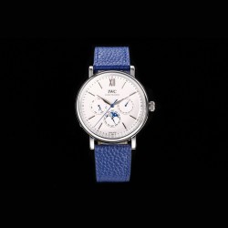 IWC アイ・ダブリュー・シー ポートフィノ パーペチュアルカレンダー 至高のレプリカ* IWCの輝くスター、時を超える傑作 **純正82650型ムーブメントを完全再現・驚異的な精度と信頼性  ・メンテナンスフリーに近い耐久性 ・完璧な動作を実現 *純正1:1分解再現プロジェクト*40mmサイズを忠実に再現 ・独自開発CNC研磨技術により純正と同等の質感 ・ラインから曲面まで完璧なプロポーション・12時位置のインデックスを精密再現 ・銀メッキ文字盤で深みのある輝き ・両面無反射コートのドーム型サファイアク