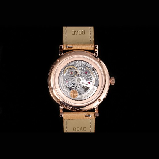 IWC アイ・ダブリュー・シー ポートフィノ パーペチュアルカレンダー 至高のレプリカ* IWCの輝くスター、時を超える傑作*純正82650型ムーブメントを完全再現・驚異的な精度と信頼性 ・メンテナンスフリーに近い耐久性 ・完璧な動作を実現 *純正1:1分解再現プロジェクト*40mmサイズを忠実に再現 ・独自開発CNC研磨技術により純正と同等の質感 ・ラインから曲面まで完璧なプロポーション・12時位置のインデックスを精密再現 ・銀メッキ文字盤で深みのある輝き ・両面無反射コートのドーム型サファイアクリス IWC アイ・ダブリュー・シー ポートフィノ パーペチュアルカレンダー 至高のレプリカ* IWCの輝くスター、時を超える傑作*純正82650型ムーブメントを完全再現・驚異的な精度と信頼性 ・メンテナンスフリーに近い耐久性 ・完璧な動作を実現 *純正1:1分解再現プロジェクト*40mmサイズを忠実に再現 ・独自開発CNC研磨技術により純正と同等の質感 ・ラインから曲面まで完璧なプロポーション・12時位置のインデックスを精密再現 ・銀メッキ文字盤で深みのある輝き ・両面無反射コートのドーム型サファイアクリス