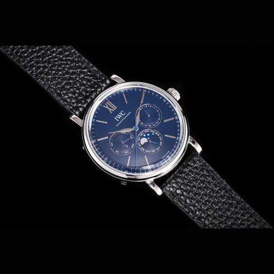 IWC アイ・ダブリュー・シー ポートフィノ パーペチュアルカレンダー 至高のレプリカ* IWCの輝くスター、時を超える傑作*純正82650型ムーブメントを完全再現・驚異的な精度と信頼性 ・メンテナンスフリーに近い耐久性 ・完璧な動作を実現 *純正1:1分解再現プロジェクト*40mmサイズを忠実に再現 ・独自開発CNC研磨技術により純正と同等の質感 ・ラインから曲面まで完璧なプロポーション・12時位置のインデックスを精密再現 ・銀メッキ文字盤で深みのある輝き ・両面無反射コートのドーム型サファイアクリス IWC アイ・ダブリュー・シー ポートフィノ パーペチュアルカレンダー 至高のレプリカ* IWCの輝くスター、時を超える傑作*純正82650型ムーブメントを完全再現・驚異的な精度と信頼性 ・メンテナンスフリーに近い耐久性 ・完璧な動作を実現 *純正1:1分解再現プロジェクト*40mmサイズを忠実に再現 ・独自開発CNC研磨技術により純正と同等の質感 ・ラインから曲面まで完璧なプロポーション・12時位置のインデックスを精密再現 ・銀メッキ文字盤で深みのある輝き ・両面無反射コートのドーム型サファイアクリス