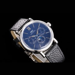 IWC アイ・ダブリュー・シー ポートフィノ パーペチュアルカレンダー 至高のレプリカ* IWCの輝くスター、時を超える傑作*純正82650型ムーブメントを完全再現・驚異的な精度と信頼性  ・メンテナンスフリーに近い耐久性 ・完璧な動作を実現 *純正1:1分解再現プロジェクト*40mmサイズを忠実に再現 ・独自開発CNC研磨技術により純正と同等の質感 ・ラインから曲面まで完璧なプロポーション・12時位置のインデックスを精密再現 ・銀メッキ文字盤で深みのある輝き ・両面無反射コートのドーム型サファイアクリス
