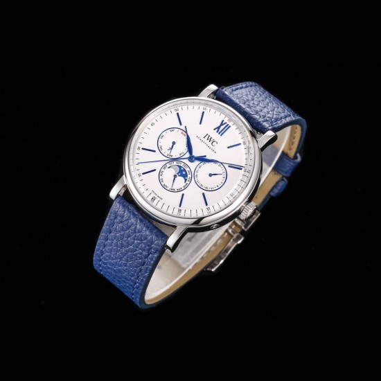 IWC アイ・ダブリュー・シー ポートフィノ パーペチュアルカレンダー 至高のレプリカ* IWCの輝くスター、時を超える傑作*純正82650型ムーブメントを完全再現・驚異的な精度と信頼性 ・メンテナンスフリーに近い耐久性 ・完璧な動作を実現 *純正1:1分解再現プロジェクト*40mmサイズを忠実に再現 ・独自開発CNC研磨技術により純正と同等の質感 ・ラインから曲面まで完璧なプロポーション・12時位置のインデックスを精密再現 ・銀メッキ文字盤で深みのある輝き ・両面無反射コートのドーム型サファイアクリス IWC アイ・ダブリュー・シー ポートフィノ パーペチュアルカレンダー 至高のレプリカ* IWCの輝くスター、時を超える傑作*純正82650型ムーブメントを完全再現・驚異的な精度と信頼性 ・メンテナンスフリーに近い耐久性 ・完璧な動作を実現 *純正1:1分解再現プロジェクト*40mmサイズを忠実に再現 ・独自開発CNC研磨技術により純正と同等の質感 ・ラインから曲面まで完璧なプロポーション・12時位置のインデックスを精密再現 ・銀メッキ文字盤で深みのある輝き ・両面無反射コートのドーム型サファイアクリス