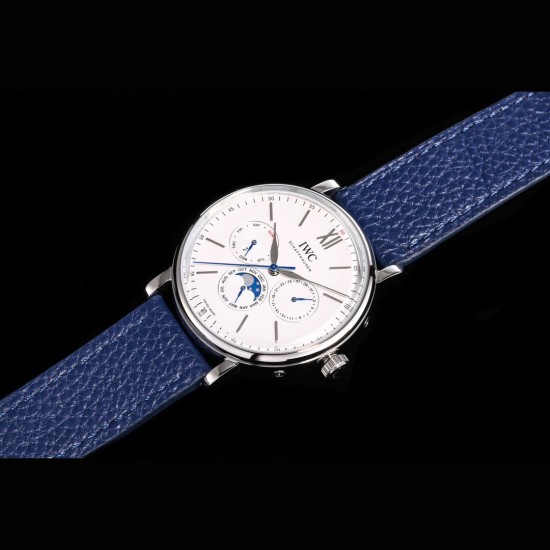 IWC アイ・ダブリュー・シー ポートフィノ パーペチュアルカレンダー - 時計芸術の頂点 ✨ IWCが誇る最高傑作 永遠の時を刻む名品 ✨ • 純正82650型ムーブメントを完全再現 驚異的な精度(日差±2秒以内)長期使用でもメンテナンス不要の耐久性 • 純正1:1分解再現による40mmケース• 独自開発CNC鏡面研磨仕上げ• プロポーションから重量感まで完全再現• 12時位置インデックスを0.01mm単位で再現• 銀メッキ文字盤に深みのある光沢• 両面無反射コートドームサファイアガラス• イタリア製最 IWC アイ・ダブリュー・シー ポートフィノ パーペチュアルカレンダー - 時計芸術の頂点 ✨ IWCが誇る最高傑作 永遠の時を刻む名品 ✨ • 純正82650型ムーブメントを完全再現 驚異的な精度(日差±2秒以内)長期使用でもメンテナンス不要の耐久性 • 純正1:1分解再現による40mmケース• 独自開発CNC鏡面研磨仕上げ• プロポーションから重量感まで完全再現• 12時位置インデックスを0.01mm単位で再現• 銀メッキ文字盤に深みのある光沢• 両面無反射コートドームサファイアガラス• イタリア製最