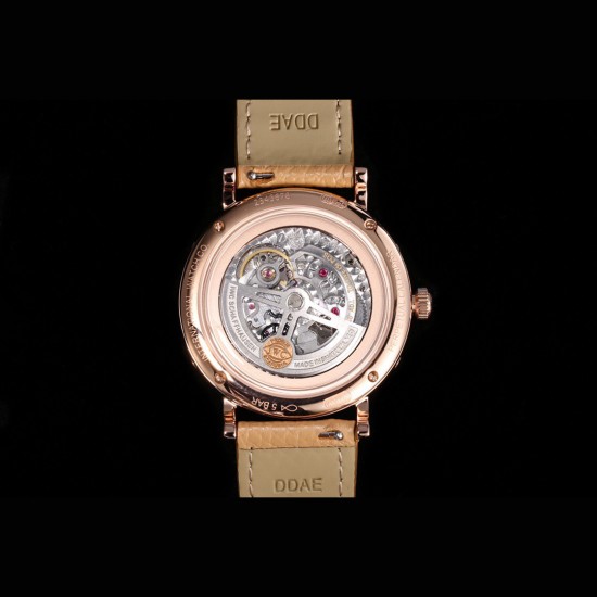 美貌の頂点、心を込めて魅せる*IWC(アイ・ダブリュー・シー)旗下で最も輝くスター万年の時を一瞬に凝縮。IWC パーペチュアルカレンダー ポートフィノの鑑賞をどうぞ! 82650型自社製ムーブメントを採用。動作は安定し、精度が高く、修理率ほぼゼロ!サイズ40mm。独自開発のCNC精密研磨技術で、オリジナルと同等の仕上げ! 12時位置の目盛りは細部までこだわり、1:1で銀メッキ文字盤を再現。両面反射防止コーティングを施したドーム型サファイアガラスで、高級感がさらに向上!特注の高級輸入牛革ベルトを使用。肌触 美貌の頂点、心を込めて魅せる*IWC(アイ・ダブリュー・シー)旗下で最も輝くスター万年の時を一瞬に凝縮。IWC パーペチュアルカレンダー ポートフィノの鑑賞をどうぞ! 82650型自社製ムーブメントを採用。動作は安定し、精度が高く、修理率ほぼゼロ!サイズ40mm。独自開発のCNC精密研磨技術で、オリジナルと同等の仕上げ! 12時位置の目盛りは細部までこだわり、1:1で銀メッキ文字盤を再現。両面反射防止コーティングを施したドーム型サファイアガラスで、高級感がさらに向上!特注の高級輸入牛革ベルトを使用。肌触