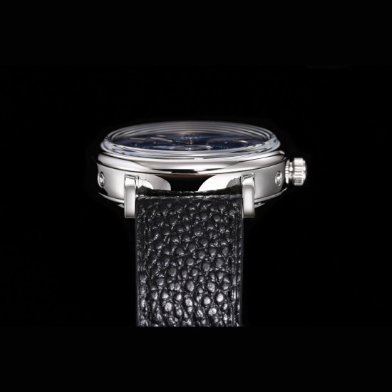 美貌の頂点、心を込めて魅せる*IWC(アイ・ダブリュー・シー)旗下で最も輝くスター万年の時を一瞬に凝縮。IWC パーペチュアルカレンダー ポートフィノの鑑賞をどうぞ! 82650型自社製ムーブメントを採用。動作は安定し、精度が高く、修理率ほぼゼロ!サイズ40mm。独自開発のCNC精密研磨技術で、オリジナルと同等の仕上げ! 12時位置の目盛りは細部までこだわり、1:1で銀メッキ文字盤を再現。両面反射防止コーティングを施したドーム型サファイアガラスで、高級感がさらに向上!特注の高級輸入牛革ベルトを使用。肌触 美貌の頂点、心を込めて魅せる*IWC(アイ・ダブリュー・シー)旗下で最も輝くスター万年の時を一瞬に凝縮。IWC パーペチュアルカレンダー ポートフィノの鑑賞をどうぞ! 82650型自社製ムーブメントを採用。動作は安定し、精度が高く、修理率ほぼゼロ!サイズ40mm。独自開発のCNC精密研磨技術で、オリジナルと同等の仕上げ! 12時位置の目盛りは細部までこだわり、1:1で銀メッキ文字盤を再現。両面反射防止コーティングを施したドーム型サファイアガラスで、高級感がさらに向上!特注の高級輸入牛革ベルトを使用。肌触
