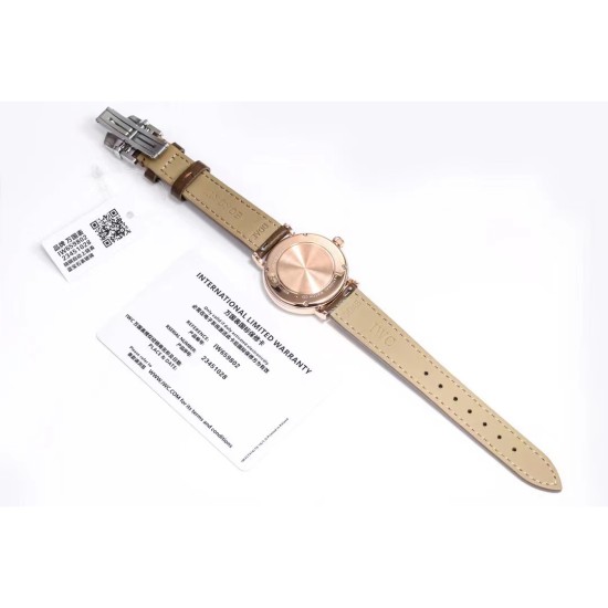 【JMF.Factory】匠の心が生んだ最高傑作*市場最高峰レプリ──IWCポートフィノ デュアルタイム Ref.IW659802(谷愛凌着用モデル)*34mm×9.5mmの詩的な昼夜表示機構と豪華なダイヤモンドセッティングが、比類なき美を約束します。職人技の薄型ケース*JMF専属時計師が正規品を徹底解剖 ▸市場初!**厚み9.5mm完全再現*(星辰の位置も原版と一致▸財力と時間を惜しまず、あらゆる技術的難関を突破 圧倒的な文字盤美▸ 6時位置の*昼夜表示盤:24時間で1回転する金製太陽&月モチーフ 1 【JMF.Factory】匠の心が生んだ最高傑作*市場最高峰レプリ──IWCポートフィノ デュアルタイム Ref.IW659802(谷愛凌着用モデル)*34mm×9.5mmの詩的な昼夜表示機構と豪華なダイヤモンドセッティングが、比類なき美を約束します。職人技の薄型ケース*JMF専属時計師が正規品を徹底解剖 ▸市場初!**厚み9.5mm完全再現*(星辰の位置も原版と一致▸財力と時間を惜しまず、あらゆる技術的難関を突破 圧倒的な文字盤美▸ 6時位置の*昼夜表示盤:24時間で1回転する金製太陽&月モチーフ 1