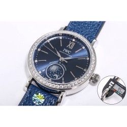 【JMF.Factory】匠の心が生んだ最高傑作*市場最高峰レプリ──IWCポートフィノ デュアルタイム Ref.IW659802（谷愛凌着用モデル）*34mm×9.5mmの詩的な昼夜表示機構と豪華なダイヤモンドセッティングが、比類なき美を約束します。職人技の薄型ケース*JMF専属時計師が正規品を徹底解剖 ▸市場初！**厚み9.5mm完全再現*（星辰の位置も原版と一致▸財力と時間を惜しまず、あらゆる技術的難関を突破  圧倒的な文字盤美▸ 6時位置の*昼夜表示盤：24時間で1回転する金製太陽＆月モチーフ 1