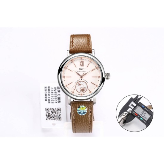 【JMF.Factory】匠の心が生んだ最高傑作*市場最高峰レプリ──IWCポートフィノ デュアルタイム Ref.IW659802(谷愛凌着用モデル)*34mm×9.5mmの詩的な昼夜表示機構と豪華なダイヤモンドセッティングが、比類なき美を約束します。職人技の薄型ケース*JMF専属時計師が正規品を徹底解剖 ▸市場初!**厚み9.5mm完全再現*(星辰の位置も原版と一致▸財力と時間を惜しまず、あらゆる技術的難関を突破 圧倒的な文字盤美▸ 6時位置の*昼夜表示盤:24時間で1回転する金製太陽&月モチーフ 1 【JMF.Factory】匠の心が生んだ最高傑作*市場最高峰レプリ──IWCポートフィノ デュアルタイム Ref.IW659802(谷愛凌着用モデル)*34mm×9.5mmの詩的な昼夜表示機構と豪華なダイヤモンドセッティングが、比類なき美を約束します。職人技の薄型ケース*JMF専属時計師が正規品を徹底解剖 ▸市場初!**厚み9.5mm完全再現*(星辰の位置も原版と一致▸財力と時間を惜しまず、あらゆる技術的難関を突破 圧倒的な文字盤美▸ 6時位置の*昼夜表示盤:24時間で1回転する金製太陽&月モチーフ 1