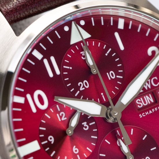 IWC(アイ・ダブリュー・シー)パイロットウォッチ「寅年スペシャルエディション」IW388107*4年ぶりに登場した*中国十二干支「寅(虎)」をテーマにした限定モデル。 ベースとなったのはIWC人気の*パイロットクロノグラフ41*で、トラのモチーフと航空計器のデザインが見事に融合。 スポーティさとエレガンスを兼ね備えた特別仕様です。この腕時計は、卓越した技術力と東洋の文化が生み出した芸術品です*寅年生まれの方への贈り物としても最適な一品。- 防水性能:60m
- パワーリザーブ:46時間 - クロノ IWC(アイ・ダブリュー・シー)パイロットウォッチ「寅年スペシャルエディション」IW388107*4年ぶりに登場した*中国十二干支「寅(虎)」をテーマにした限定モデル。 ベースとなったのはIWC人気の*パイロットクロノグラフ41*で、トラのモチーフと航空計器のデザインが見事に融合。 スポーティさとエレガンスを兼ね備えた特別仕様です。この腕時計は、卓越した技術力と東洋の文化が生み出した芸術品です*寅年生まれの方への贈り物としても最適な一品。- 防水性能:60m
- パワーリザーブ:46時間 - クロノ