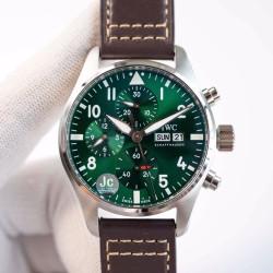 IWC（アイ・ダブリュー・シー）パイロット クロノグラフ 新型モデル IW388101/IW388103*スチールケースに洗練された造形美と明確なラインが特徴の新型パイロットウォッチが登場。従来モデルからサイズを41mmにコンパクト化し、現代男性の「ゴールドサイズ」として更に着けやすく進化しました。- 高精度なスチール仕上げ- 立体感あるデザインライン- 普遍的なスタイリング- パイロットウォッチの伝統的なコックピット計器風デザインを継承- 新開発のサファイアガラス裏蓋を採用- ETA7750をベースにI