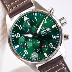 IWC（アイ・ダブリュー・シー）パイロット クロノグラフ 新型モデル IW388101/IW388103*スチールケースに洗練された造形美と明確なラインが特徴の新型パイロットウォッチが登場。従来モデルからサイズを41mmにコンパクト化し、現代男性の「ゴールドサイズ」として更に着けやすく進化しました。- 高精度なスチール仕上げ- 立体感あるデザインライン- 普遍的なスタイリング- パイロットウォッチの伝統的なコックピット計器風デザインを継承- 新開発のサファイアガラス裏蓋を採用- ETA7750をベースにI