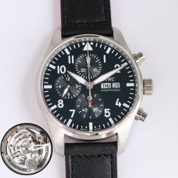 IWC（アイ・ダブリュー・シー）パイロット スケルトンシリーズ 春の新作*✨ 新作推薦｜クラシックの名作が進化 ✨*モデルIW378001*IWCパイロットクロノグラフ メンズ自動巻き時計! ムーブメント*IWC独自開発 **69385型自動巻きクロノグラフムーブメント* 搭載*ケース*直径43mm（平均的な男性の手首に最適）  *スイス製技術+手仕上げヘアライン加工*で超高級感 スクリューダウン式リューズ *文字盤ガラス*両面無反射コーティング ドーム型サファイアクリスタル- 急激な気圧変化にも対応可能