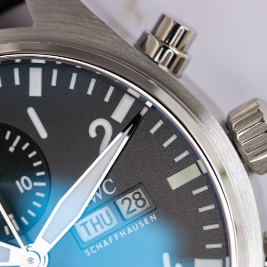 IWC(アイ・ダブリュー・シー)パイロット スケルトンシリーズ 春の新作*✨ 新作推薦|クラシックの名作が進化 ✨*モデルIW378001*IWCパイロットクロノグラフ メンズ自動巻き時計! ムーブメント*IWC独自開発 **69385型自動巻きクロノグラフムーブメント* 搭載*ケース*直径43mm(平均的な男性の手首に最適) *スイス製技術+手仕上げヘアライン加工*で超高級感 スクリューダウン式リューズ *文字盤ガラス*両面無反射コーティング ドーム型サファイアクリスタル- 急激な気圧変化にも対応可能 IWC(アイ・ダブリュー・シー)パイロット スケルトンシリーズ 春の新作*✨ 新作推薦|クラシックの名作が進化 ✨*モデルIW378001*IWCパイロットクロノグラフ メンズ自動巻き時計! ムーブメント*IWC独自開発 **69385型自動巻きクロノグラフムーブメント* 搭載*ケース*直径43mm(平均的な男性の手首に最適) *スイス製技術+手仕上げヘアライン加工*で超高級感 スクリューダウン式リューズ *文字盤ガラス*両面無反射コーティング ドーム型サファイアクリスタル- 急激な気圧変化にも対応可能
