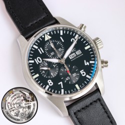 IWC（アイ・ダブリュー・シー）パイロット スケルトンシリーズ 春の新作*✨ 新作推薦｜クラシックの名作が進化 ✨*モデルIW378001*IWCパイロットクロノグラフ メンズ自動巻き時計! ムーブメント*IWC独自開発 **69385型自動巻きクロノグラフムーブメント* 搭載*ケース*直径43mm（平均的な男性の手首に最適）  *スイス製技術+手仕上げヘアライン加工*で超高級感 スクリューダウン式リューズ *文字盤ガラス*両面無反射コーティング ドーム型サファイアクリスタル- 急激な気圧変化にも対応可能
