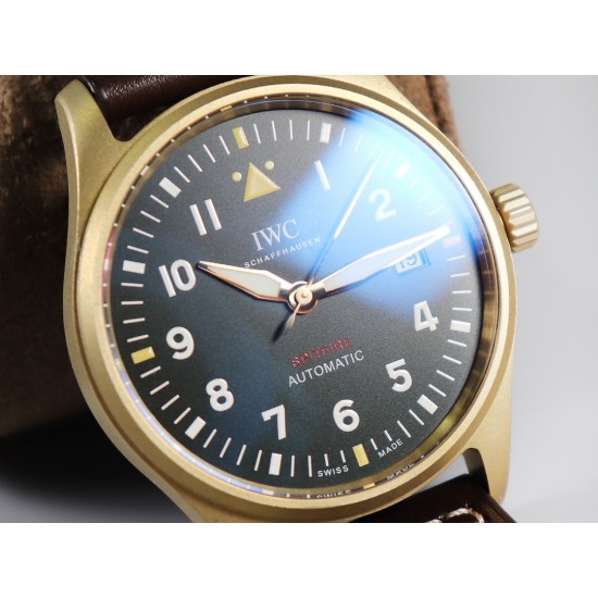 IWC スピットファイア ブロンズモデル 驚異の登場*オリーブグリーンダイアル × ブロンズケースで唯一無二のビンテージスタイル サイズ:39mm×10.5mm MKSはIWCのコア技術と豊富な経験を結集*ブロンズ素材*経年変化で独自の風合いが醸成- **チタン裏蓋*精密彫刻された「スピットファイア」*ブラウン色 最高級輸入牛革ストラップ*グレード5チタン製IWCクラシック針クリップ*日本製9015自動巻きムーブメント搭載*スイス天文台認証レベル精度の性能。MKS工房が放つブロンズの傑作 あなたの腕にこ IWC スピットファイア ブロンズモデル 驚異の登場*オリーブグリーンダイアル × ブロンズケースで唯一無二のビンテージスタイル サイズ:39mm×10.5mm MKSはIWCのコア技術と豊富な経験を結集*ブロンズ素材*経年変化で独自の風合いが醸成- **チタン裏蓋*精密彫刻された「スピットファイア」*ブラウン色 最高級輸入牛革ストラップ*グレード5チタン製IWCクラシック針クリップ*日本製9015自動巻きムーブメント搭載*スイス天文台認証レベル精度の性能。MKS工房が放つブロンズの傑作 あなたの腕にこ