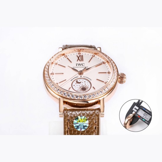 JMF匠の「芯」が生んだ最高峰モデル*IWC ポートフィノ シリーズ IW659802（谷愛凌モデル）R55 デイ＆ナイト表示自動巻き腕時計*サイズ：34mm×9.5mm 詩的なビジュアルで昼夜の移ろいを表現し、華麗なダイヤモンドセッティングと相まって、他を圧倒する美しさを実現！6時位置の星の配置は正規品と同一で、視認性抜群  - 文字盤には12個のダイヤモンドをセット  - 針とインデックスはサンレイ加工で柔らかな光沢  - 各インデックスに1つずつダイヤモンドを埋め込み、時間を見るたびに特別な気分に 