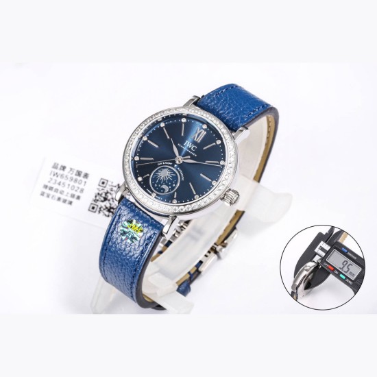 JMF匠の「芯」が生んだ最高峰モデル*IWC ポートフィノ シリーズ IW659802(谷愛凌モデル)R55 デイ&ナイト表示自動巻き腕時計*サイズ:34mm×9.5mm 詩的なビジュアルで昼夜の移ろいを表現し、華麗なダイヤモンドセッティングと相まって、他を圧倒する美しさを実現!6時位置の星の配置は正規品と同一で、視認性抜群 - 文字盤には12個のダイヤモンドをセット - 針とインデックスはサンレイ加工で柔らかな光沢 - 各インデックスに1つずつダイヤモンドを埋め込み、時間を見るたびに特別な気分に JMF匠の「芯」が生んだ最高峰モデル*IWC ポートフィノ シリーズ IW659802(谷愛凌モデル)R55 デイ&ナイト表示自動巻き腕時計*サイズ:34mm×9.5mm 詩的なビジュアルで昼夜の移ろいを表現し、華麗なダイヤモンドセッティングと相まって、他を圧倒する美しさを実現!6時位置の星の配置は正規品と同一で、視認性抜群 - 文字盤には12個のダイヤモンドをセット - 針とインデックスはサンレイ加工で柔らかな光沢 - 各インデックスに1つずつダイヤモンドを埋め込み、時間を見るたびに特別な気分に
