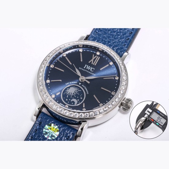 JMF匠の「芯」が生んだ最高峰モデル*IWC ポートフィノ シリーズ IW659802(谷愛凌モデル)R55 デイ&ナイト表示自動巻き腕時計*サイズ:34mm×9.5mm 詩的なビジュアルで昼夜の移ろいを表現し、華麗なダイヤモンドセッティングと相まって、他を圧倒する美しさを実現!6時位置の星の配置は正規品と同一で、視認性抜群 - 文字盤には12個のダイヤモンドをセット - 針とインデックスはサンレイ加工で柔らかな光沢 - 各インデックスに1つずつダイヤモンドを埋め込み、時間を見るたびに特別な気分に JMF匠の「芯」が生んだ最高峰モデル*IWC ポートフィノ シリーズ IW659802(谷愛凌モデル)R55 デイ&ナイト表示自動巻き腕時計*サイズ:34mm×9.5mm 詩的なビジュアルで昼夜の移ろいを表現し、華麗なダイヤモンドセッティングと相まって、他を圧倒する美しさを実現!6時位置の星の配置は正規品と同一で、視認性抜群 - 文字盤には12個のダイヤモンドをセット - 針とインデックスはサンレイ加工で柔らかな光沢 - 各インデックスに1つずつダイヤモンドを埋め込み、時間を見るたびに特別な気分に