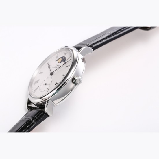 IWC アイ・ダブリュー・シー 最旬の傑作*ロングパワーリザーブ ムーンフェイズ マスター*新作コピーモデル IW544805 スケルトンケースバージョン*316L ステンレススチールケース*(鏡面研磨仕上げ)- 6時位置に小秒針(ハック機能付き) - ソリッドバーインデックスとローマ数字表示 - 12時位置のムーンフェイズ表示はオリジナルと完全一致 - 柳葉型針(時分表示) - 両面無反射コーティングサファイアクリスタルガラス*最高級輸入牛革ストラップ*独自開発自動巻き機械式ムーブメント- 高精度・ IWC アイ・ダブリュー・シー 最旬の傑作*ロングパワーリザーブ ムーンフェイズ マスター*新作コピーモデル IW544805 スケルトンケースバージョン*316L ステンレススチールケース*(鏡面研磨仕上げ)- 6時位置に小秒針(ハック機能付き) - ソリッドバーインデックスとローマ数字表示 - 12時位置のムーンフェイズ表示はオリジナルと完全一致 - 柳葉型針(時分表示) - 両面無反射コーティングサファイアクリスタルガラス*最高級輸入牛革ストラップ*独自開発自動巻き機械式ムーブメント- 高精度・