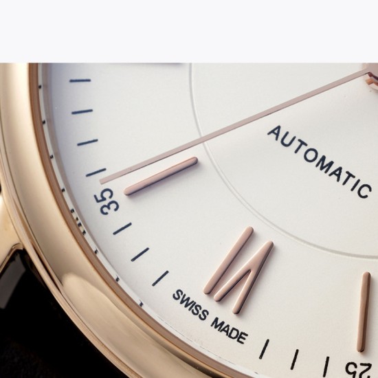 IWCポートフィーノ ムーンフェイズ 新作発表*真の月相表示を完璧に再現~星空を再現した幻想的なデザイン・浮遊感のある月と星の表現・雲間から覗く月のビジュアル・40mm最適サイズ(ユニセックス対応)・ドーム型サファイアクリスタル(両面無反射コーティング・人間工学に基づいた曲線ラグ ・トリリューデザイン(操作性向上) ・スイス製自動巻きムーブメント採用 ・クロノメーター級精度 ・耐磁性・耐衝撃性強化「ポートフィーノ」シリーズはIWCの IWCポートフィーノ ムーンフェイズ 新作発表*真の月相表示を完璧に再現~星空を再現した幻想的なデザイン・浮遊感のある月と星の表現・雲間から覗く月のビジュアル・40mm最適サイズ(ユニセックス対応)・ドーム型サファイアクリスタル(両面無反射コーティング・人間工学に基づいた曲線ラグ ・トリリューデザイン(操作性向上) ・スイス製自動巻きムーブメント採用 ・クロノメーター級精度 ・耐磁性・耐衝撃性強化「ポートフィーノ」シリーズはIWCの