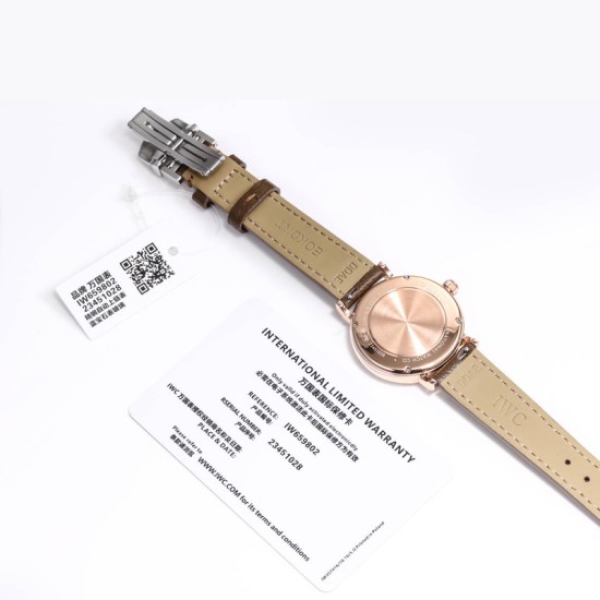 JMF.Factoryファクトリー最高傑作 - IWCポートフィーノ デイ&ナイト IW659802(谷愛凌モデル)*~市場最高峰のレプリカが誕生~*サイズ:34mm×9.5mm(超スリムケース)昼夜表示機能(詩的なビジュアル表現)ダイヤモンドセッティング(12石)3大革新ポイント* 薄さへの挑戦*・6時位置:24時間回転する昼夜表示盤(金製太陽&月モチーフ) ・文字盤:サンレイ仕上げ加工 ・各インデックスに天然ダイヤモンド(0.75ct相当)を設置 新型ムーブメント・美優達35180カスタムムーブメン JMF.Factoryファクトリー最高傑作 - IWCポートフィーノ デイ&ナイト IW659802(谷愛凌モデル)*~市場最高峰のレプリカが誕生~*サイズ:34mm×9.5mm(超スリムケース)昼夜表示機能(詩的なビジュアル表現)ダイヤモンドセッティング(12石)3大革新ポイント* 薄さへの挑戦*・6時位置:24時間回転する昼夜表示盤(金製太陽&月モチーフ) ・文字盤:サンレイ仕上げ加工 ・各インデックスに天然ダイヤモンド(0.75ct相当)を設置 新型ムーブメント・美優達35180カスタムムーブメン