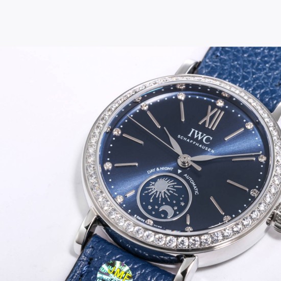 JMF.Factoryファクトリー最高傑作 - IWCポートフィーノ デイ&ナイト IW659802(谷愛凌モデル)*~市場最高峰のレプリカが誕生~*サイズ:34mm×9.5mm(超スリムケース)昼夜表示機能(詩的なビジュアル表現)ダイヤモンドセッティング(12石)3大革新ポイント* 薄さへの挑戦*・6時位置:24時間回転する昼夜表示盤(金製太陽&月モチーフ) ・文字盤:サンレイ仕上げ加工 ・各インデックスに天然ダイヤモンド(0.75ct相当)を設置 新型ムーブメント・美優達35180カスタムムーブメン JMF.Factoryファクトリー最高傑作 - IWCポートフィーノ デイ&ナイト IW659802(谷愛凌モデル)*~市場最高峰のレプリカが誕生~*サイズ:34mm×9.5mm(超スリムケース)昼夜表示機能(詩的なビジュアル表現)ダイヤモンドセッティング(12石)3大革新ポイント* 薄さへの挑戦*・6時位置:24時間回転する昼夜表示盤(金製太陽&月モチーフ) ・文字盤:サンレイ仕上げ加工 ・各インデックスに天然ダイヤモンド(0.75ct相当)を設置 新型ムーブメント・美優達35180カスタムムーブメン