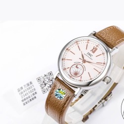 JMF.Factoryファクトリー最高傑作 - IWCポートフィーノ デイ&ナイト IW659802（谷愛凌モデル）*～市場最高峰のレプリカが誕生～*サイズ：34mm×9.5mm（超スリムケース）昼夜表示機能（詩的なビジュアル表現）ダイヤモンドセッティング（12石）3大革新ポイント* 薄さへの挑戦*・6時位置：24時間回転する昼夜表示盤（金製太陽＆月モチーフ） ・文字盤：サンレイ仕上げ加工 ・各インデックスに天然ダイヤモンド（0.75ct相当）を設置  新型ムーブメント・美優達35180カスタムムーブメン