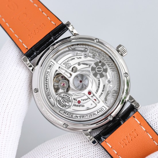 IWCポートフィーノ パーペチュアルカレンダー ムーンフェイズ IW510103 - 至高の逸品が登場◆IWCが誇る傑作「ロングパワーリザーブ&ムーンフェイズ」モデル◆・高級316Lステンレススチール製 鏡面研磨仕上げによる滑らかな質感 6時位置:スモールセコンド(ハック機能付き) 9時位置:パワーリザーブ表示 3時位置: IWCポートフィーノ パーペチュアルカレンダー ムーンフェイズ IW510103 - 至高の逸品が登場◆IWCが誇る傑作「ロングパワーリザーブ&ムーンフェイズ」モデル◆・高級316Lステンレススチール製 鏡面研磨仕上げによる滑らかな質感 6時位置:スモールセコンド(ハック機能付き) 9時位置:パワーリザーブ表示 3時位置: